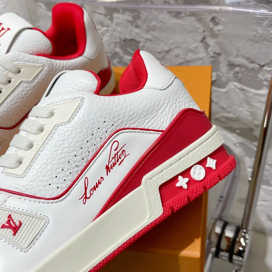 P840👟👟 Couple code #𝐋𝐨𝐮𝐢𝐬𝐕𝐮𝐢𝐭𝐭𝐨𝐧 Ceiling purchase level! 𝐋𝐕 trainer "Limited series of casual sports basketball shoes for couples. Super fun, super childlike, crazy exciting💗Please distinguish from the currency in the market🙅🏻‍♀️ Ceiling level purchasing agency Full set of exquisite airplane box packaging Please look for our quality‼️ Please pay attention to distinguish the currency materials in the market! Original custom-made embossed grained calfskin for the upper (non-market superfiber leather) Everyone needs to distinguish) symmetrical old pattern washed denim, custom-made breathable mesh lining, TPU suction mold outsole. The material details and workmanship are top-notch! Comes with exclusive exquisite gift box packaging 🎁 SIZE: 35-44 (Male 38&45 46 customized)